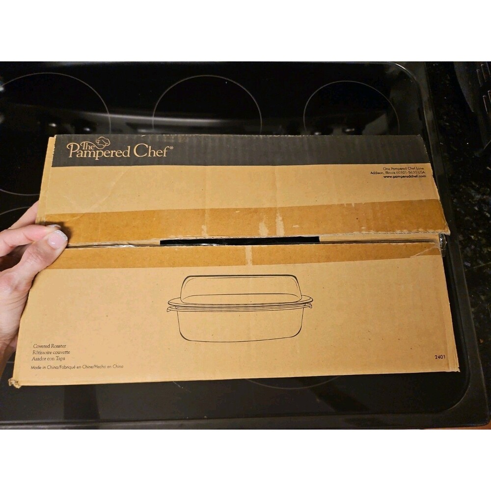 NIB Pampered Chef Covered Roaster W/ Glass Lid 3.5 qt #2401 Retired